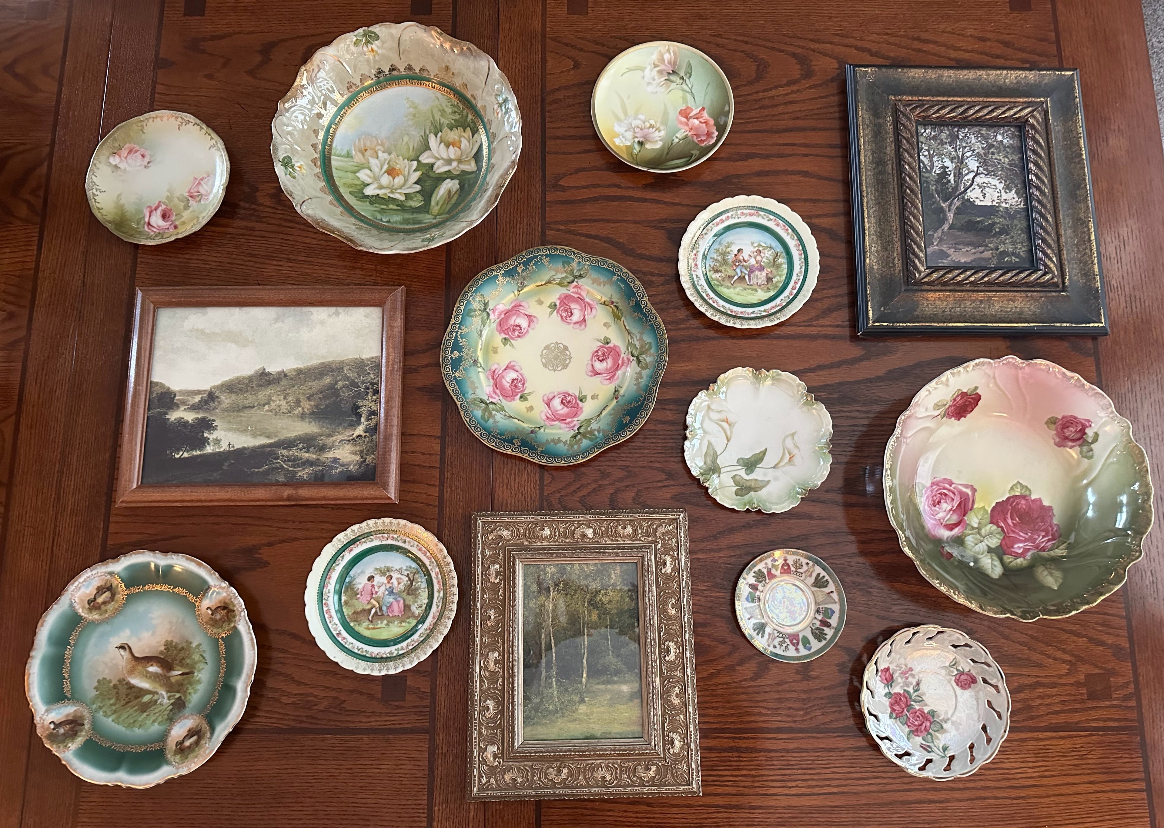 Victorian Scalloped Porcelain Bowl – Hand-Tinted Cabbage Rose Motif