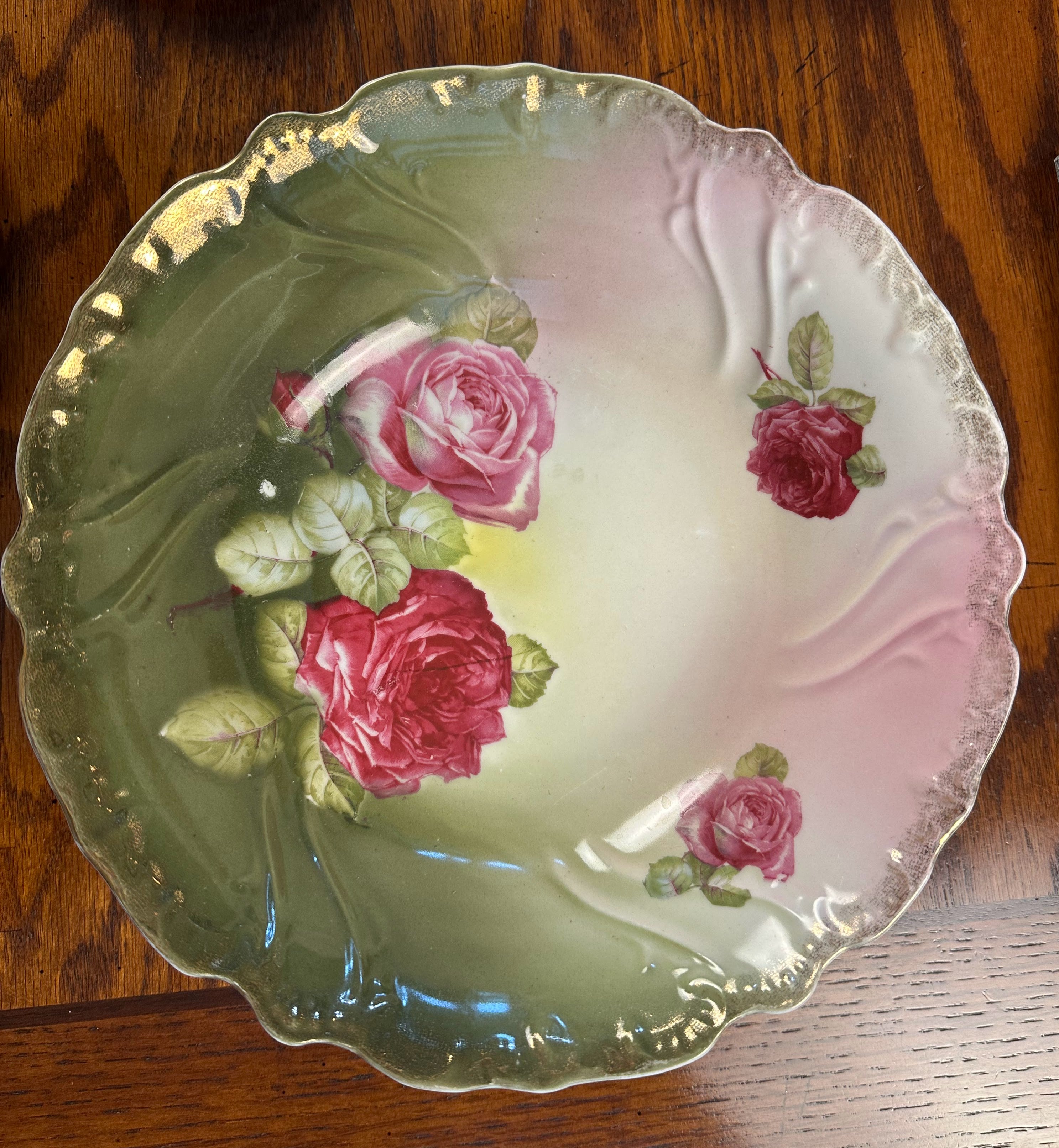 Victorian Scalloped Porcelain Bowl – Hand-Tinted Cabbage Rose Motif