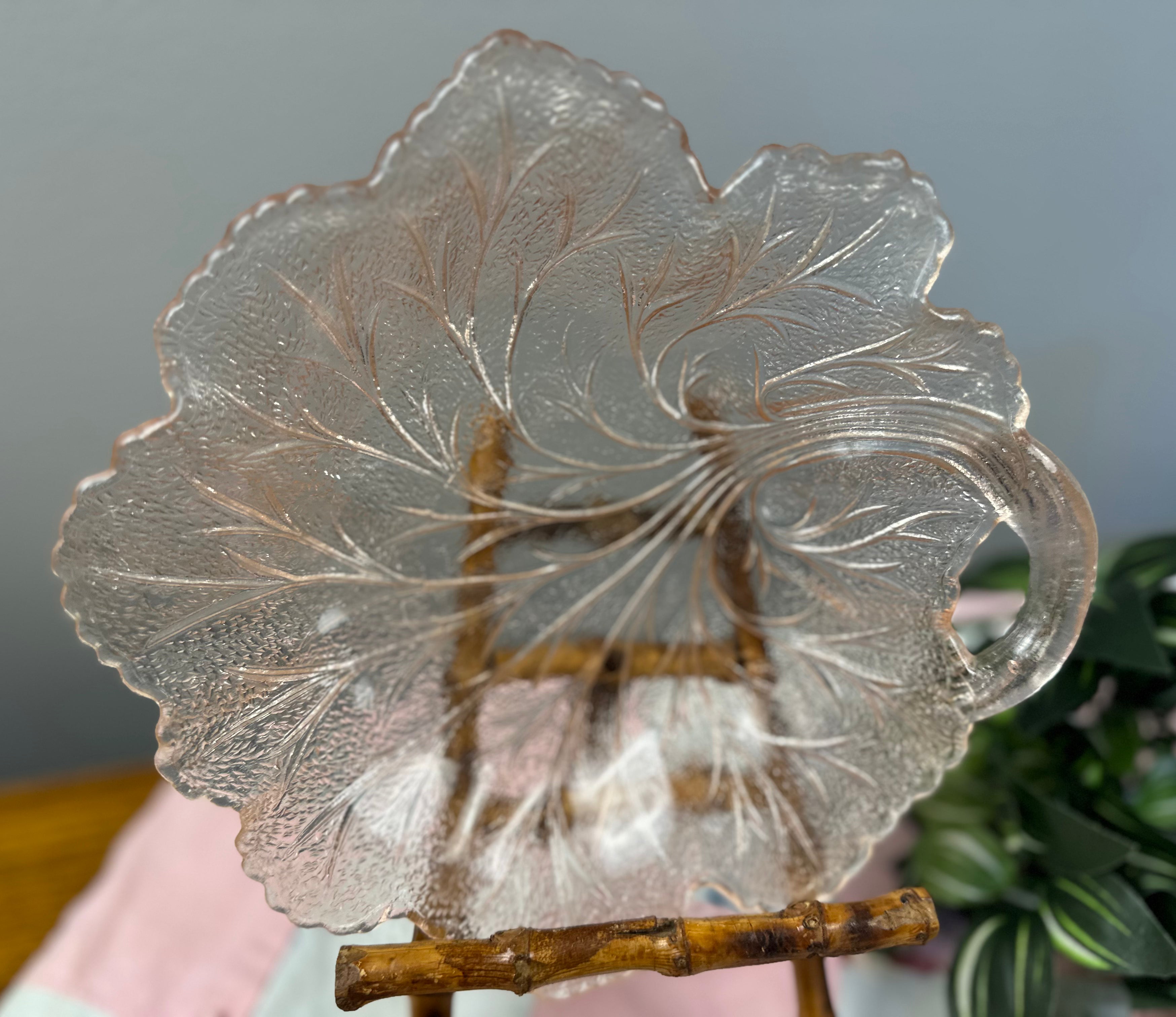 Pink Depression Glass Bowl - "Pebble Leaf " or "Twiggy" Indiana Glass  | Circa 1929-1970